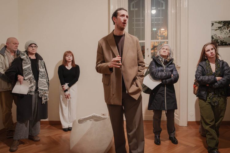 2511_TESTORI_NEVER ALONE_OPENING_003_4938