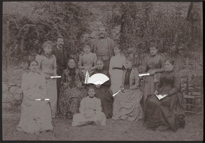 ilaria-turba-JEST_Family with hand fan